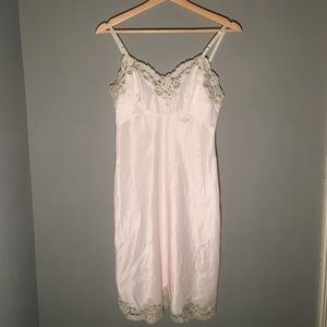 Vintage sexy slip. Baby pink.